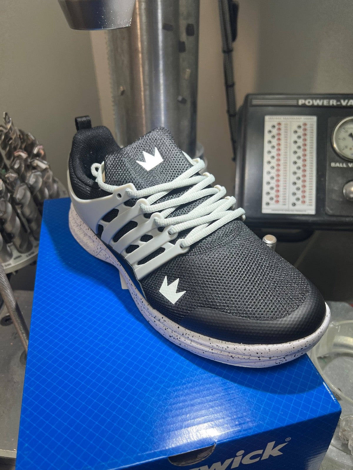 Brunswick Avalanche Black/Grey Bowling Shoe! Sizes 7-14! Free Shipping!